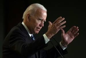 US ex-VP Biden says will be more mindful about personal space.jpg