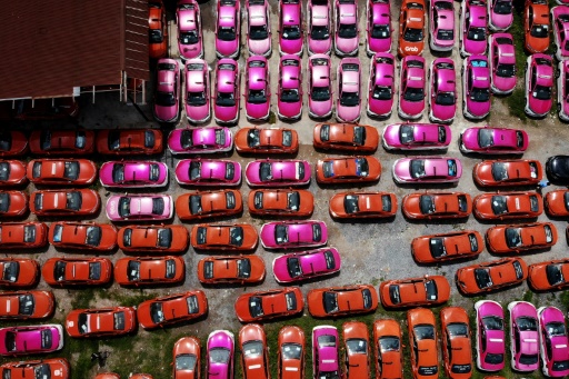 Taxis and tuk-tuks come to a standstill after Thai virus surge