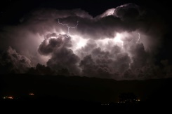 770-km US megaflash sets new lightning record.jpg