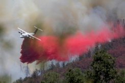 Thousands evacuated as California wildfire grows.jpg