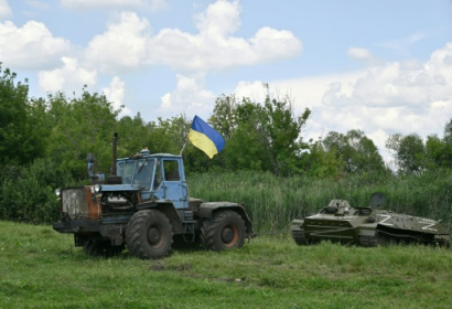Tug-of-war Ukraine celebrates its tank-towing farmers.jpg