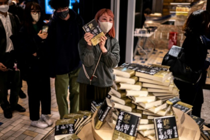 Japanese fans snap up first Murakami novel in six years.jpg