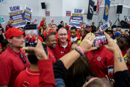 US auto workers union reaches preliminary deal with Ford.jpg