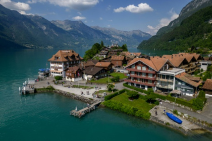 Switzerland tries to flatten out peaks of Alpine visitors.jpg