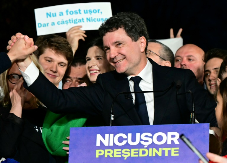 Pro-EU centrist wins tense Romania presidential vote rerun