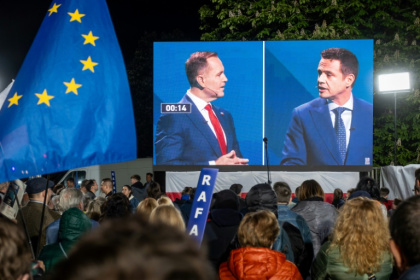 Pro-EU Warsaw Mayor Rafal Trzaskowski (R) is set to face nationalist historian Karol Nawrocki in Poland's presidential runoff - Wojtek RADWANSKI (AFP)