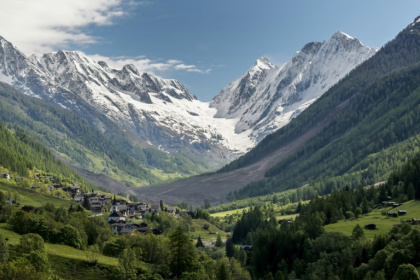 The collapse of the glacier partially destroyed a Swiss Alpine village - FABRICE COFFRINI (AFP)