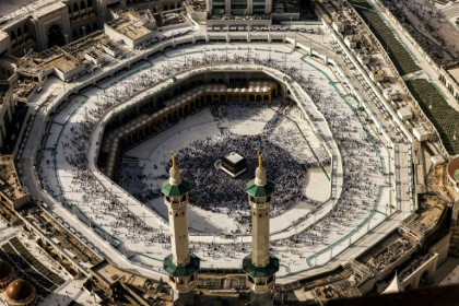 Muslim worshippers gather around the Kaaba, Islam's holiest shrine, at the Grand Mosque complex in the holy city of Mecca - HAZEM BADER (AFP)