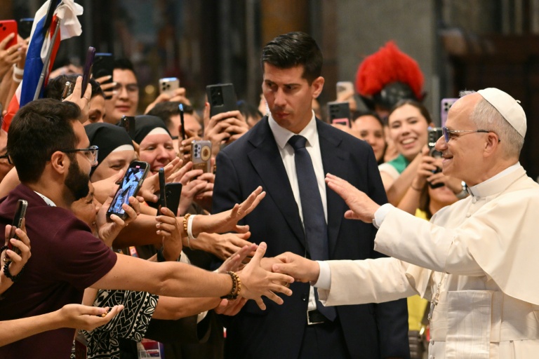 Vatican embraces social media 'digital missionaries'