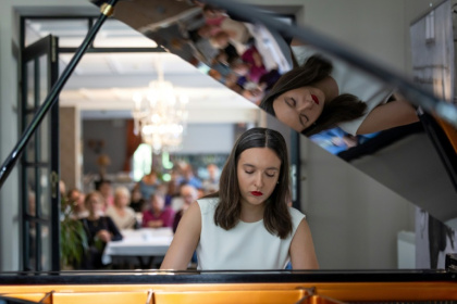 Julia Lozowska of Poland plays during the 80th International Chopin Piano Festival in Duszniki Zdroj - Wojtek RADWANSKI (AFP)