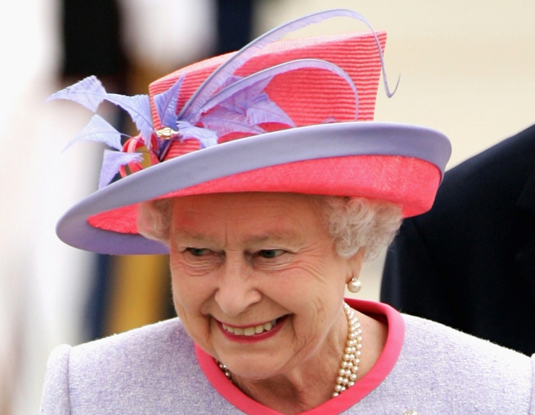 Late queen's fashion to go on show at Buckingham Palace