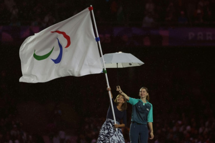 The Paralympic flag flies at the closing ceremony of the 2024 Paralympics in Paris - Thibaud Moritz (AFP)