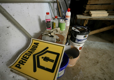 Lithuanian neighbours are banding together to convert basements under residential blocks into bomb shelters - Petras Malukas (AFP)