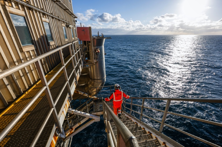 CO2 soon to be buried under North Sea oil platform