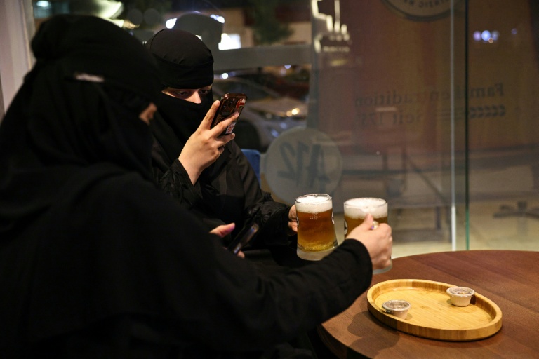 Nuts and beer: booze-free bar offers Saudis a pub vibe