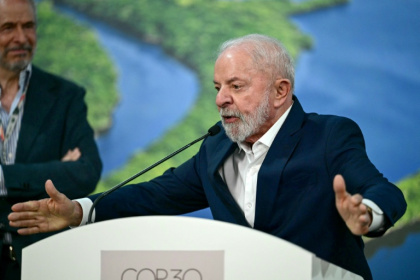 Lula flew back to Belem to bring the weight of the presidency to the COP30 summit, in a rare late-stage visit by a head of state or government at the annual climate gathering - Pablo PORCIUNCULA (AFP)