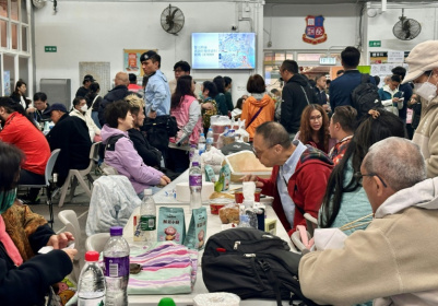 Residents take refuge in a temporary shelter in Hong Kong's Tai Po district after a deadly fire - Tommy WANG (AFP)