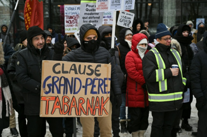 Pro-immigration protesters in front of the Quebec Immigration Ministry in Montreal, Canada - Daphné LEMELIN (AFP)