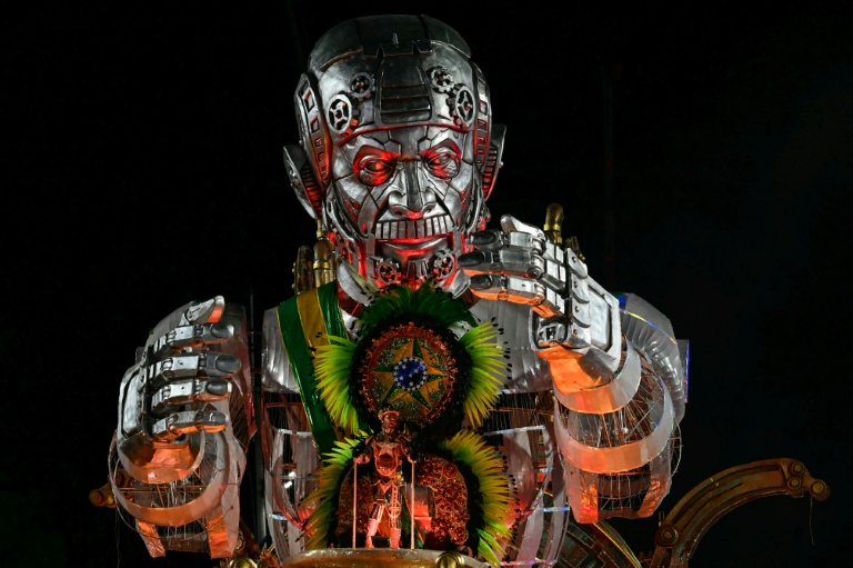 Rio Carnival parades kick off with divisive ode to Lula in election year