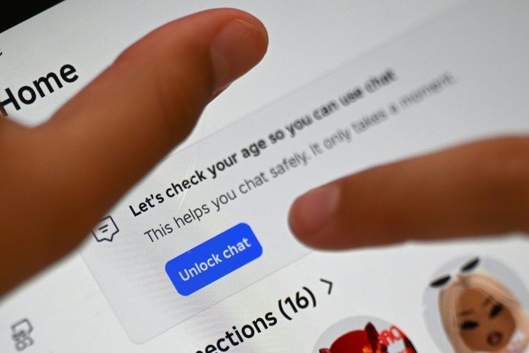 Australia forces porn sites to block under-18s from Monday