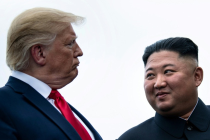 US President Donald Trump and North Korea's leader Kim Jong Un talk before a meeting in the demilitiarized zone near Panmunjom in 2019. - Brendan Smialowski (AFP)