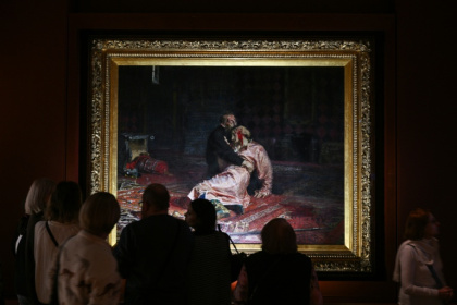 Russians are increasingly turning to culture and art to detach - HECTOR RETAMAL (AFP)