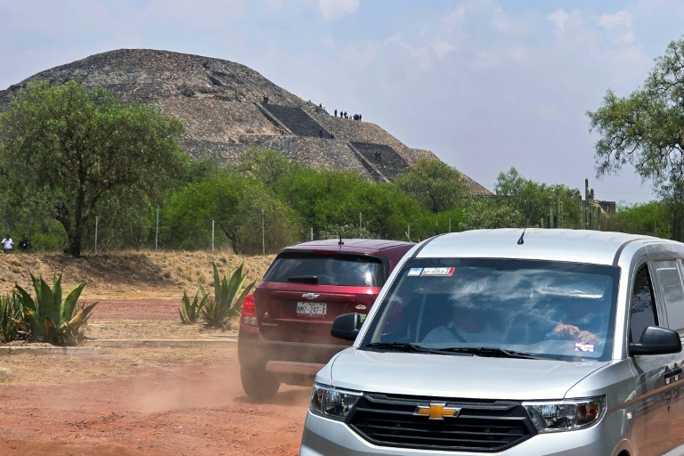 Mexico pyramid gunman kills Canadian tourist, wounds six