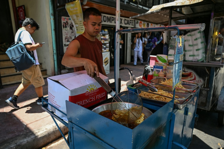 Mideast war takes a bite out of Filipino street food vendors