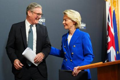 British PM Keir Starmer and European Commission President Ursula von der Leyen held a UK-EU summit in London in 2025 - Carl Court (AFP)