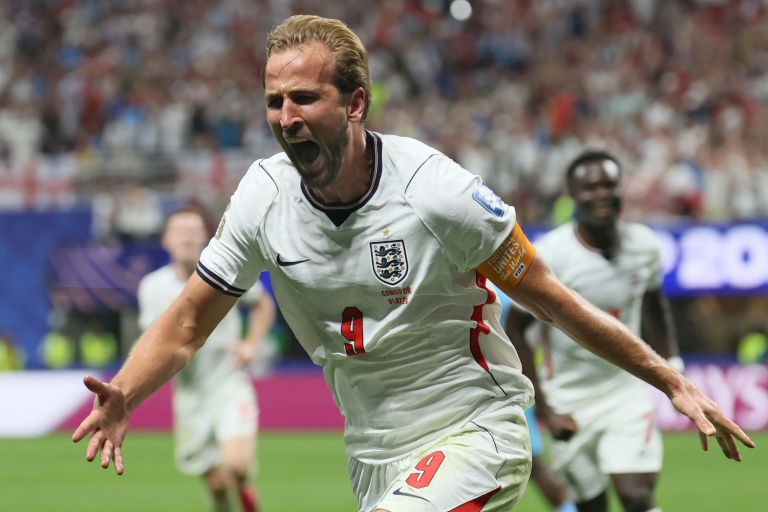Kane saves England as USA, Belgium reach last 16