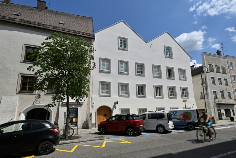 Hitler's Austrian birthplace to become a police station