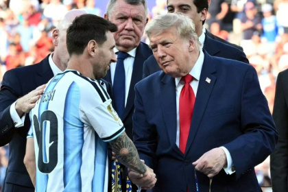 US President Donald Trump consoles Lionel Messi after Argentina's defeat - Mandel NGAN (AFP)